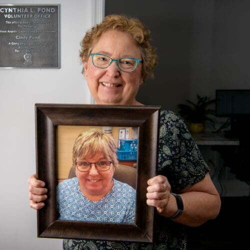 Christine Pokorny holding a photo of her sister Cindy Pond